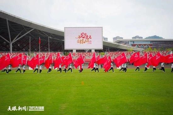 春节前在影院里不仅能感受到震撼的南极风景，也能近距离;云吸企鹅